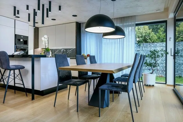 RD Praha, Flos Skygarden, Trubky LED zakázková výroba