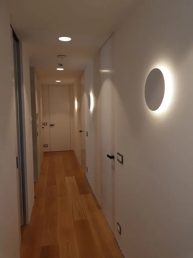 RD Praha, Halla Ture, LED disk s nepřímým osvětlením